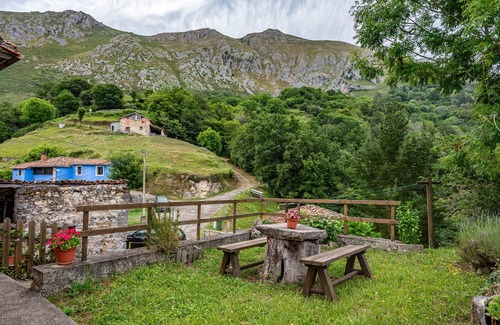 Santianes de Ola Casa | Casa rural 'Ricao' con vistas a la montaña, terraza privada y Wi-Fi