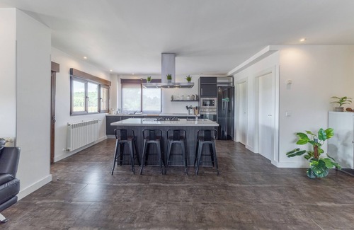 El Berrueco Casa | Casa rural 'Sierra Norte' con vistas a la montaña, piscina privada y Wi-Fi
