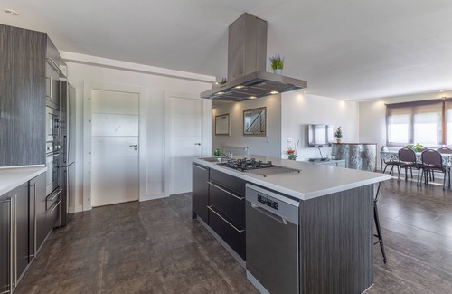 El Berrueco Casa | Casa rural 'Sierra Norte' con vistas a la montaña, piscina privada y Wi-Fi