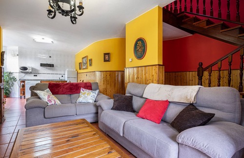 Barzana Casa | Casa rural 'Socastillo A' con vistas a la montaña, terraza privada y jardín privado