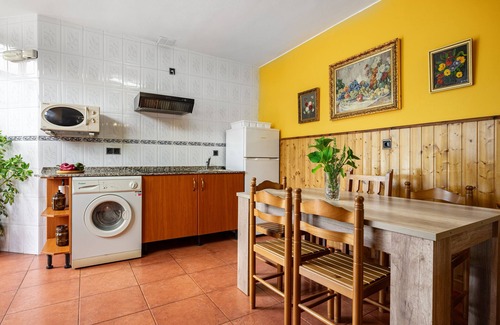 Barzana Casa | Casa rural 'Socastillo A' con vistas a la montaña, terraza privada y jardín privado