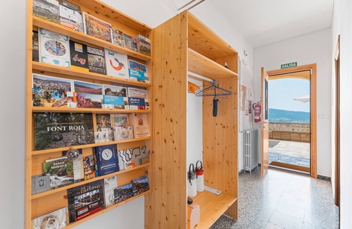 Ibi Casa | Casa rural 'Sol' con vistas a la montaña, piscina compartida y Wi-Fi