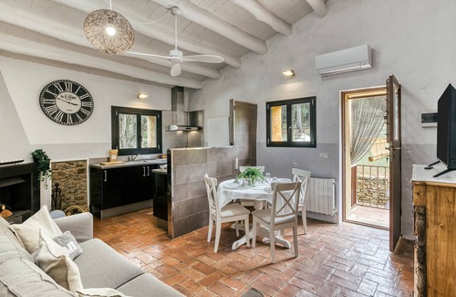 Madremanya Casa | Casa rural 'Tarres L'olivera Madremanya' con vistas a la montaña, Wi-Fi y aire acondicionado