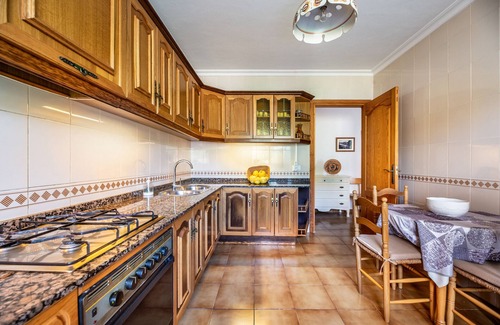 Sant Carles de Peralta Villa | Casa rural 'Villa Can Andreuet De Baix' con vistas a la montaña, Wi-Fi y aire acondicionado