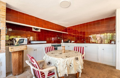 Sant Carles de Peralta Villa | Casa rural 'Villa Can Andreuet De Baix' con vistas a la montaña, Wi-Fi y aire acondicionado