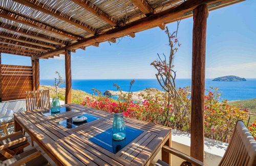 Serifos Villa | Casa rural 'Villa Agios Sostis' con vistas al mar, Wi-Fi y aire acondicionado