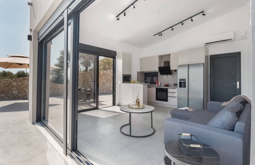 Kavallos Villa | Casa rural 'Villa Anastasia' con vistas al mar, Wi-Fi y aire acondicionado