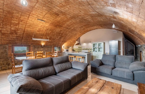 Olvan Casa | Casa rural 'Volta De Ferreres' con vistas a la montaña, piscina compartida y Wi-Fi