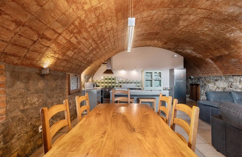 Olvan Casa | Casa rural 'Volta De Ferreres' con vistas a la montaña, piscina compartida y Wi-Fi