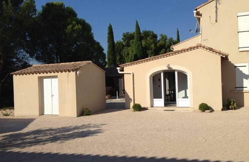 Courthezon Casa | Country house with 3500 m2 garden enclosed by a river and private swimming pool