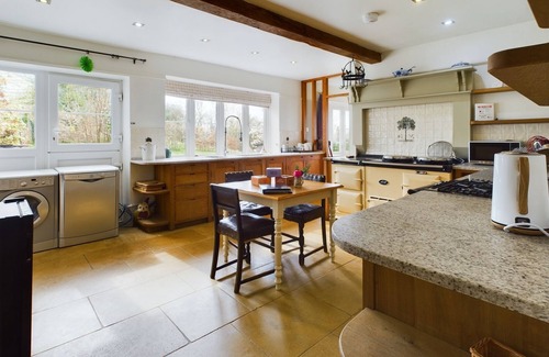 Chepstow Casa | Country House with Amazing Views, Hot Tub, Sleeps 14