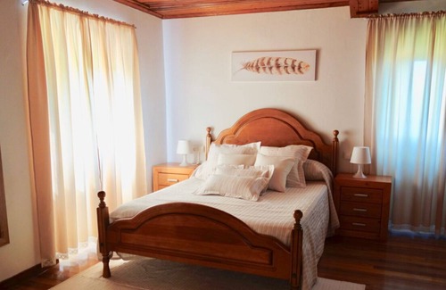 Ortigueira Casa | Casa de campo con gran jardín, vistas al mar y a 5 minutos a pie de la playa.