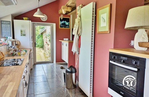 Laigne Cabaña | Casa de campo con juegos al aire libre y chimenea, 4 habitaciones para 8 personas