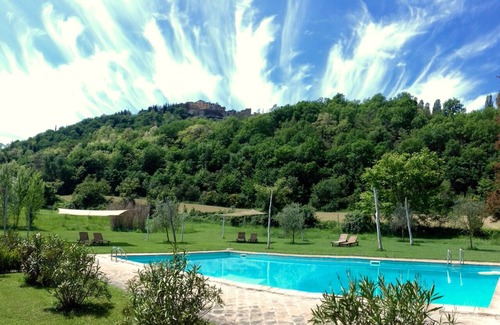 Montone Apartamento | Casa de campo con gran piscina y restaurante privado en el corazón verde de Italia