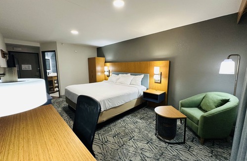 Canton Hotel | Country Inn & Suites by Radisson, Canton near Hall of Fame