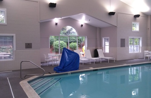Hollins Hotel | Country Inn & Suites by Radisson, Roanoke, VA