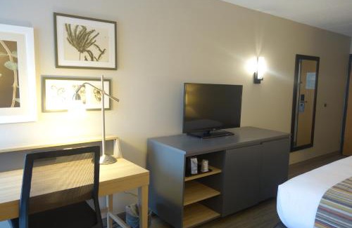 La Crosse Hotel | Country Inn & Suites by Radisson, La Crosse, WI