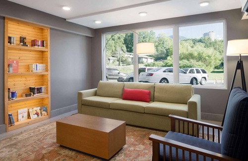 Gatlinburg Hotel | Country Inn & Suites by Radisson, Gatlinburg, TN