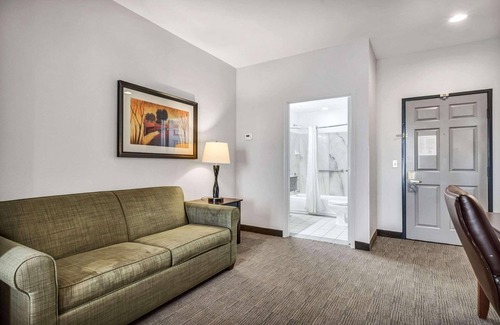 Central Oklahoma City Hotel | Country Inn & Suites by Radisson, Oklahoma City at Northwest Expressway, OK