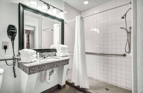 Central Oklahoma City Hotel | Country Inn & Suites by Radisson, Oklahoma City at Northwest Expressway, OK