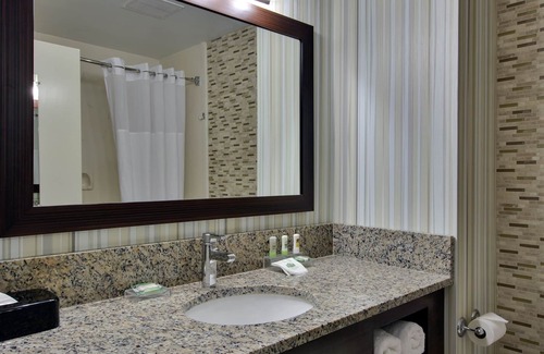 Williamsburg Hotel | Country Inn & Suites by Radisson, Williamsburg Historic Area, VA