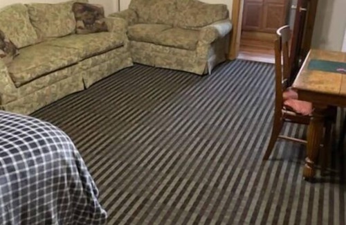 Williamstown Casa | Country Inn with 90 ft porch