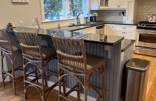West Tisbury Casa | Country life in peaceful West Tisbury with pond near Lambert's Cove beach