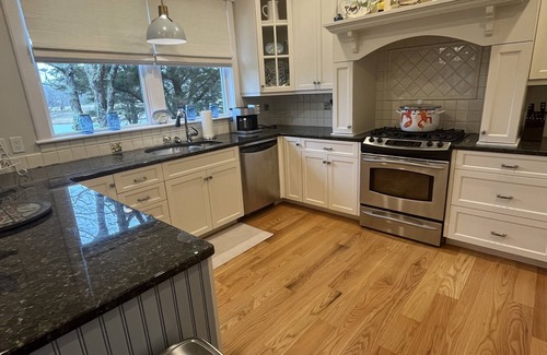 West Tisbury Casa | Country life in peaceful West Tisbury with pond near Lambert's Cove beach