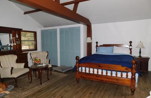 Manattee Road Casa | Country living at the Barn