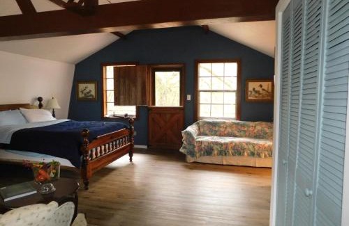 Manattee Road Casa | Country living at the Barn