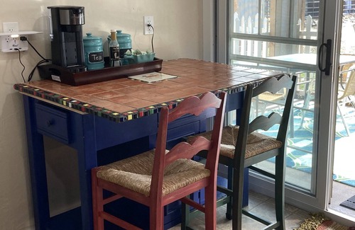 Centennial Apartamento | Country Living for Grandparents, Travel Nurses and Execs!