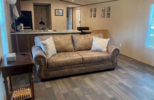 Parks Casa | Country living in 2 bedroom mobile home surrounded by ponds, woods, wildlife