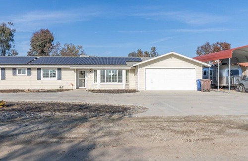 Hanford Casa | Country Living Retreat