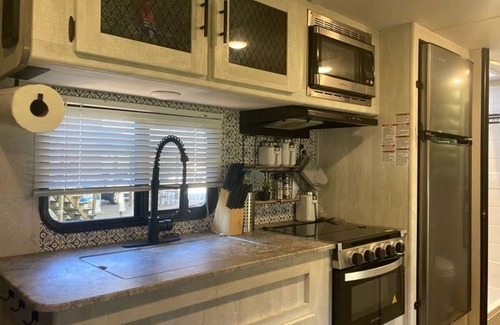 Villa Ridge Casa | Country Living RV near Six Flags!