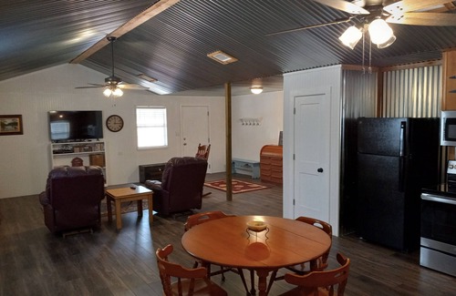 Somerville Casa | Country Living with Kyle Field 30 minutes away