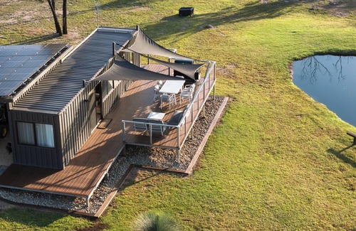 Inverell Cabina | Country lodge, adjoining National park, Golf course and Mountain bike track.