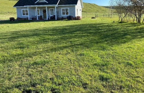 Sheridan Cama Y Desayuno | Country loft just 6 miles from historic Sheridan!