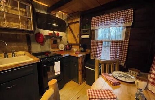 Lisbon Casa | Country Log Cabin #2- Hodge Hill
