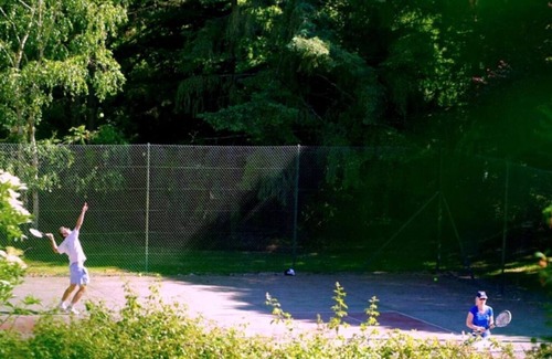 Saint-Brice Casa | Country Manor. 50 min. West from Le Mans track. Sleeping 12-18. Pool & tennis.