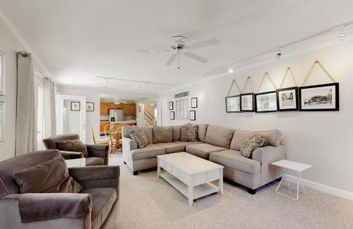 Dewey Beach Casa | Country Manor Estates - 22 Manor Dr