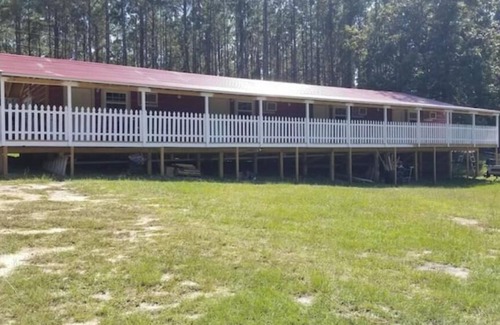 Baxley Casa | Country motel come relax 5 room