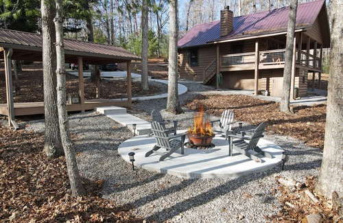 Blairsville Cabina | Country Mountain Cabin 2 King Suite Hot Tub