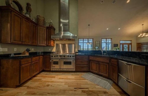 Winneconne Casa | Country Oasis w/heated pool and hot tub