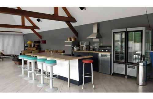 Les Monts du Roumois Casa | Outbuilding in the countryside, large living room, for 10 people