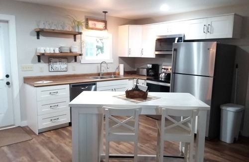 Westby Cabaña | NUEVO Country Pines Cottage - 1000 SQ / FT en el país - Tranquilo y relajante