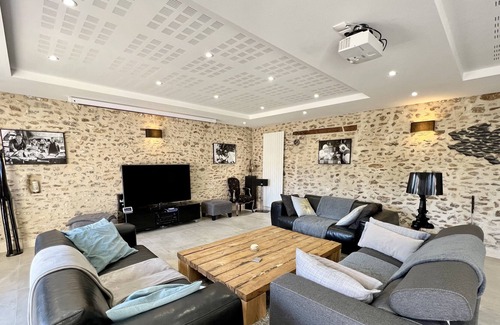 Emance Casa | Country property 50 minutes from Paris -SPA-Brasero-Fibre-Billard-Baby Foot