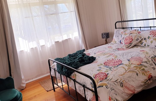 Amby Casa | Country Queenslander. Relax and enjoy the peace & quiet in Amby Qld..