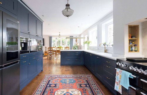 Westbourne Casa | Country Retreat - Sleeps 14 - Large Garden