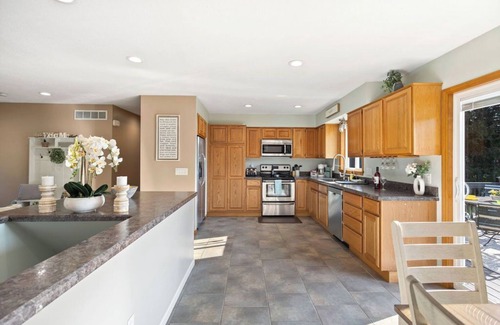 DeWitt Casa | Country retreat that sleeps ten minutes from MSU