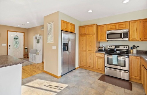 DeWitt Casa | Country retreat that sleeps ten minutes from MSU